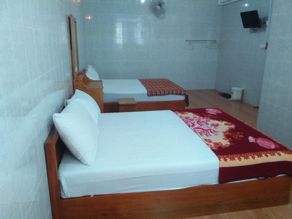 Penguin Hotel Kawthaung Exterior photo
