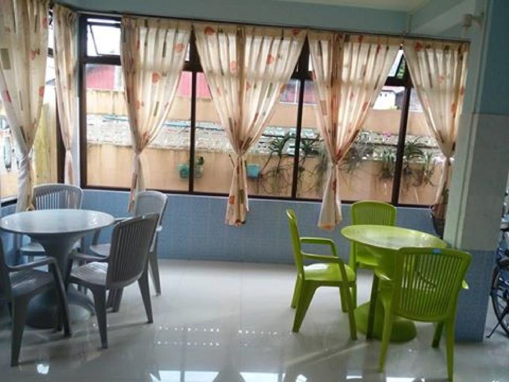Penguin Hotel Kawthaung Exterior photo
