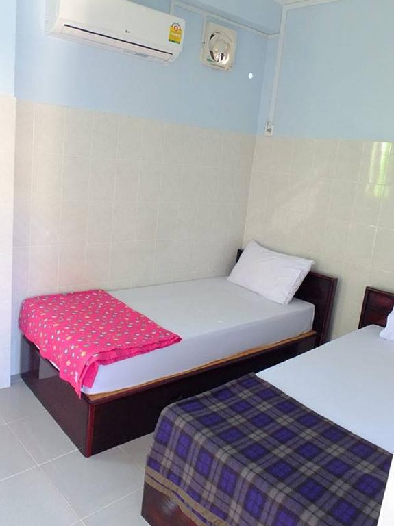 Penguin Hotel Kawthaung Exterior photo