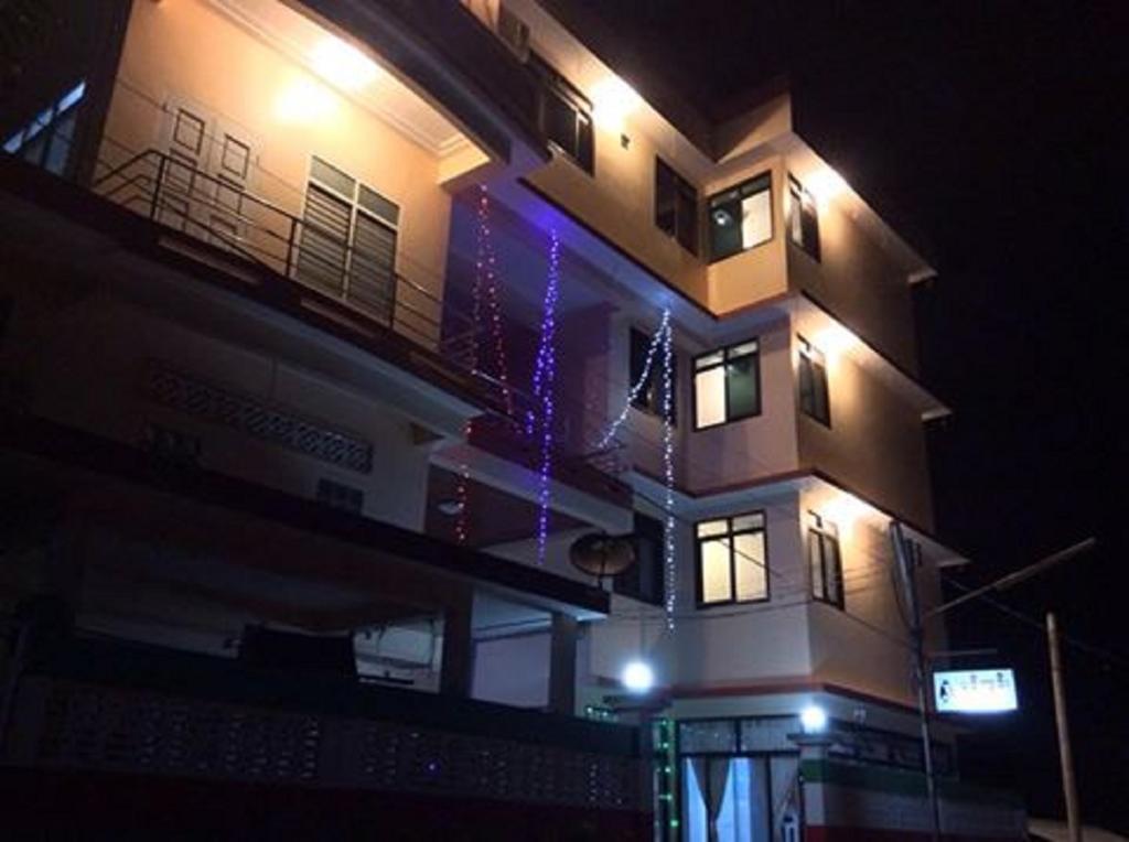 Penguin Hotel Kawthaung Exterior photo