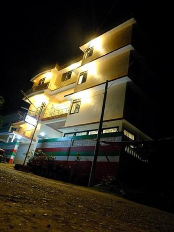 Penguin Hotel Kawthaung Exterior photo